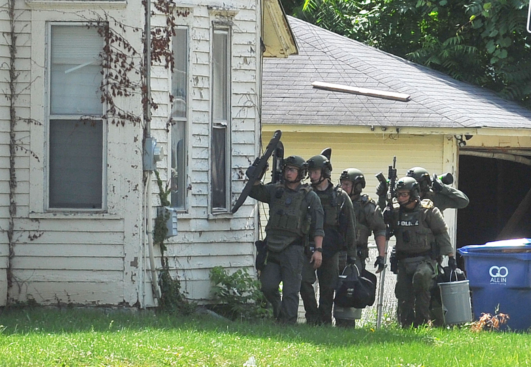070921-qc-nws-standoff-062